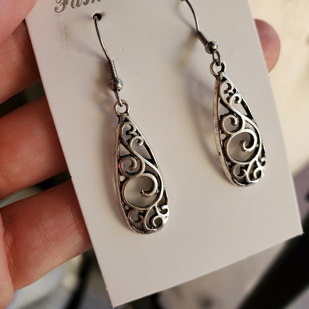 Antiqued silver tone filigree dangle earrings